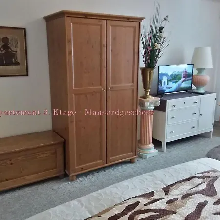 Apartament City-ferienwohnungen-dresden - Zentral Gelegen Im Haus Louisenstrasse 11 - Dresden-neustadt *